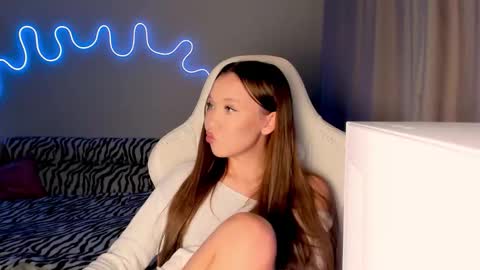 Snapshot of neyrmina chatting on 10.31.25 Mina online show from 10.31.25