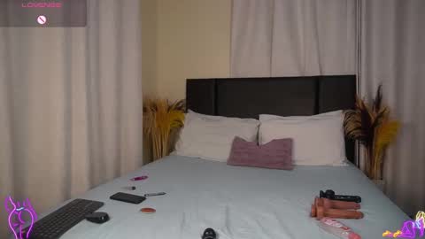 Snapshot of nia_bell chatting on 03.12.25 kikiNiaAria online show from 03.12.25