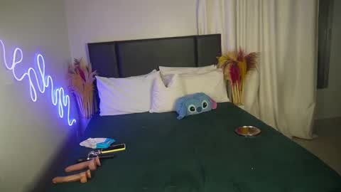 Snapshot of nia_bell chatting on 09.25.25 kikiNiaAria online show from 09.25.25