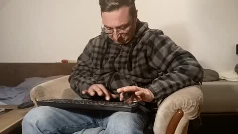 Snapshot of nicefuck0077 chatting on 12.22.24 nicefuck0077 online show from 12.22.24