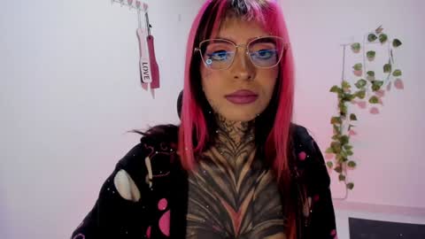 Snapshot of nicki_1 chatting on 01.17.25   Help me reach 100 thumbs up online show from 01.17.25