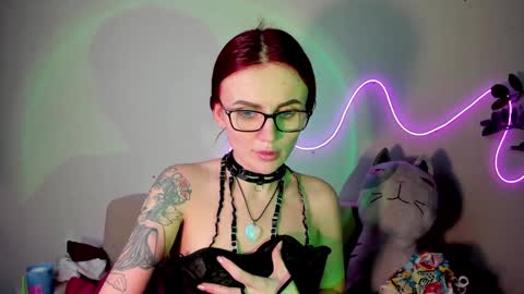 Snapshot of nicky_weekends chatting on 12.10.24 Nicky Weekends online show from 12.10.24