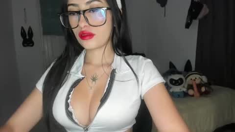 Nicolle online show from 01.10.25