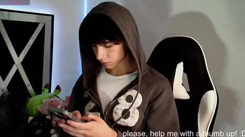 Snapshot of nico_cruz chatting on 12.05.24 nico online show from 12.05.24