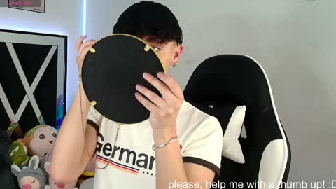 Snapshot of nico_cruz chatting on 12.26.24 nico online show from 12.26.24