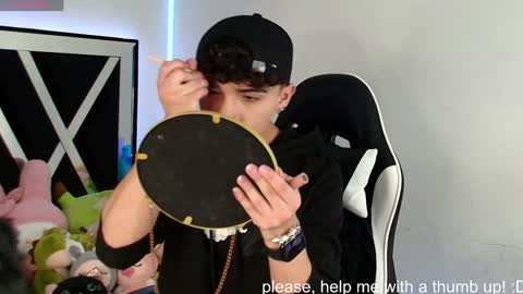 Snapshot of nico_cruz chatting on 12.31.24 nico online show from 12.31.24