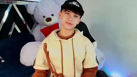 Snapshot of nico_cruz chatting on 02.14.25 nico online show from 02.14.25