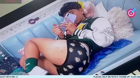 Snapshot of nico_cruz chatting on 02.18.25 nico online show from 02.18.25