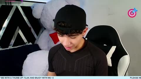 Snapshot of nico_cruz chatting on 02.19.25 nico online show from 02.19.25