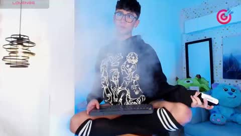 Snapshot of nico_cruz chatting on 02.28.25 nico online show from 02.28.25