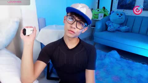 Snapshot of nico_cruz chatting on 02.28.25 nico online show from 02.28.25