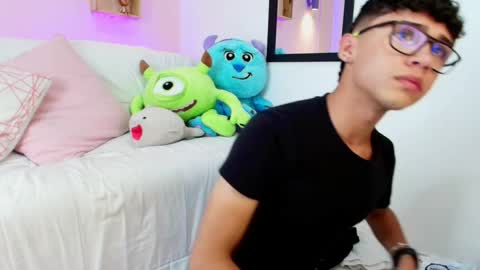 Snapshot of nico_cruz chatting on 03.01.25 nico online show from 03.01.25