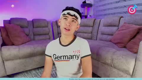 Snapshot of nico_cruz chatting on 10.10.25 nico online show from 10.10.25