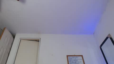 Snapshot of nico_hoot chatting on 02.08.25 sammy hoot online show from 02.08.25