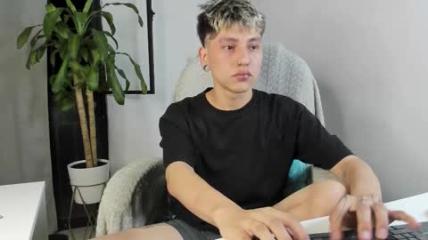 Nico  online show from 11.15.25