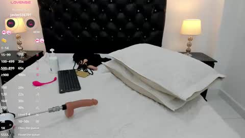 Snapshot of nicol_alvarez chatting on 02.12.25 Nicol Alvarez online show from 02.12.25