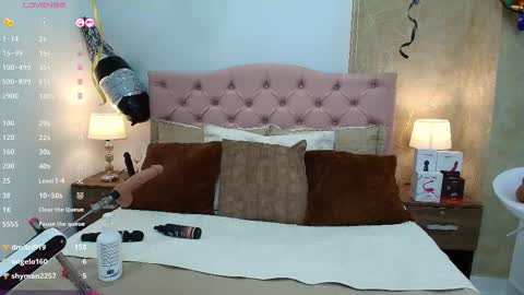 Snapshot of nicol_alvarez chatting on 03.08.25 Nicol Alvarez online show from 03.08.25