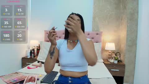 Snapshot of nicol_alvarez chatting on 09.29.25 Nicol Alvarez online show from 09.29.25