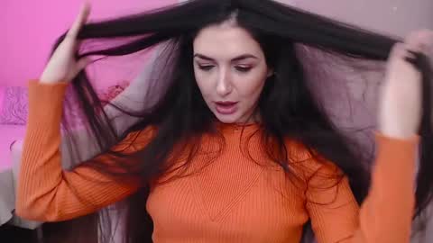 Nicole Online at about after 1000  6  UK time or 900  - 500  UK time it approximate time interval online show from 12.20.24