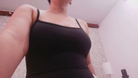 Snapshot of nicol_ferrer chatting on 01.06.25 Nicol online show from 01.06.25