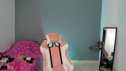 Snapshot of nicol_jone chatting on 01.12.25 Nicol sanchez online show from 01.12.25