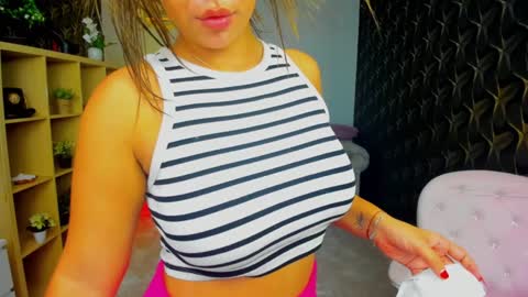 Snapshot of nicole___19 chatting on 01.16.25 Nico online show from 01.16.25