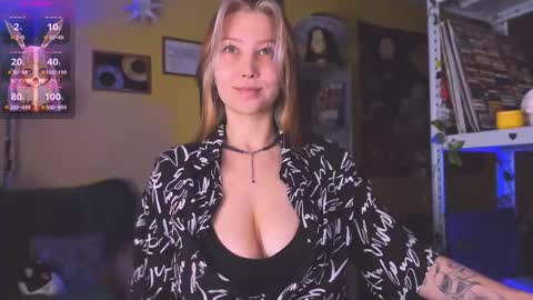 Snapshot of nicole_matt chatting on 10.06.25 Nicole online show from 10.06.25