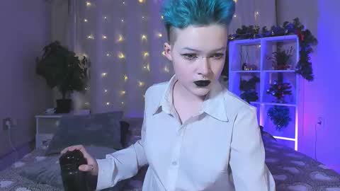 Snapshot of nicolefloret chatting on 12.18.24 Nicole online show from 12.18.24