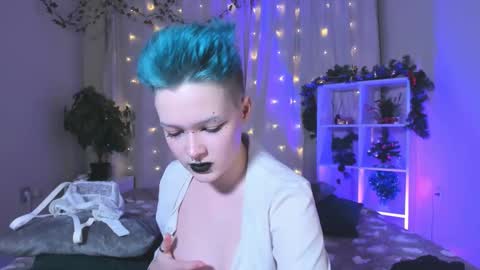 Snapshot of nicolefloret chatting on 12.18.24 Nicole online show from 12.18.24