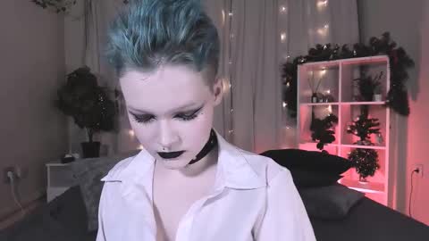 Snapshot of nicolefloret chatting on 12.20.24 Nicole online show from 12.20.24