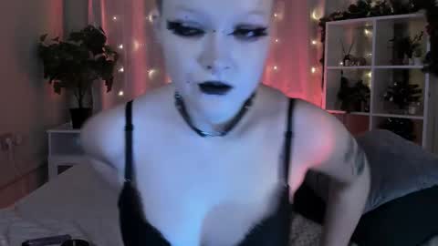 Snapshot of nicolefloret chatting on 12.23.24 Nicole online show from 12.23.24