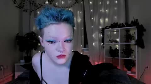 Snapshot of nicolefloret chatting on 12.26.24 Nicole online show from 12.26.24