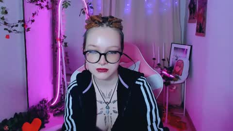 Snapshot of nicolefloret chatting on 02.06.25 Nicole online show from 02.06.25
