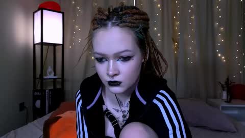 Snapshot of nicolefloret chatting on 02.19.25 Nicole online show from 02.19.25
