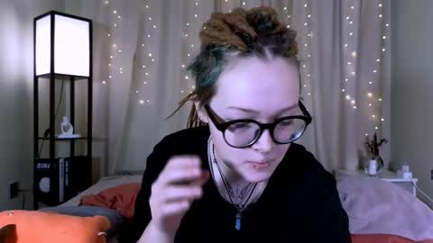 Snapshot of nicolefloret chatting on 02.28.25 Nicole online show from 02.28.25