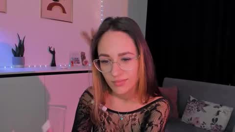 Snapshot of nicoleirisxxx chatting on 09.21.25 nicoleirisxxx online show from 09.21.25