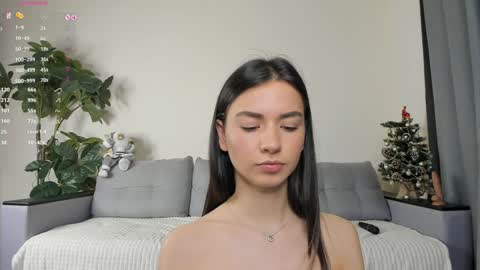 Snapshot of nicoleluuv chatting on 01.03.25 Dua Lipa online show from 01.03.25