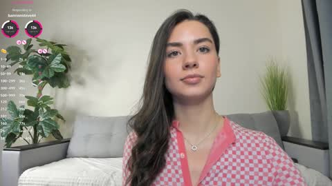 Snapshot of nicoleluuv chatting on 02.05.25 Dua Lipa online show from 02.05.25