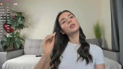 Snapshot of nicoleluuv chatting on 02.26.25 Dua Lipa online show from 02.26.25
