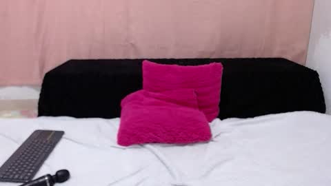 Snapshot of nicolle_gomes chatting on 10.08.25 nicolle gomes online show from 10.08.25