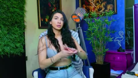 Snapshot of nicollepalmer chatting on 10.17.25 Nicolle online show from 10.17.25
