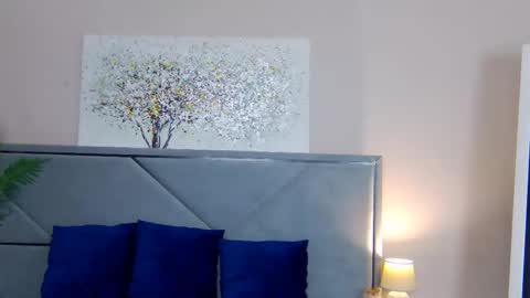 Snapshot of nicolros chatting on 10.15.25 NicolRos online show from 10.15.25
