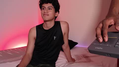 Snapshot of nicoymark1 chatting on 11.19.25 Nico y Mark online show from 11.19.25