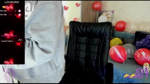 Snapshot of nigo_nika chatting on 02.17.25 nigo_nika online show from 02.17.25