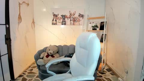 Anni online show from 11.16.25