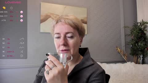 Snapshot of nika_smit chatting on 12.24.24 Nika online show from 12.24.24