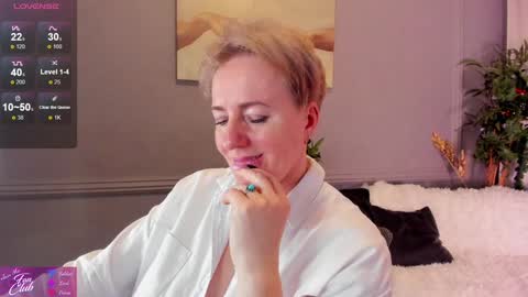 Snapshot of nika_smit chatting on 01.04.25 Nika online show from 01.04.25