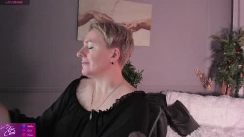 Snapshot of nika_smit chatting on 01.05.25 Nika online show from 01.05.25