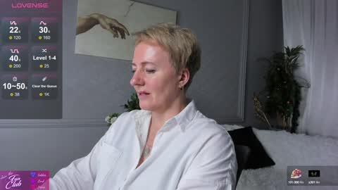 Snapshot of nika_smit chatting on 01.12.25 Nika online show from 01.12.25