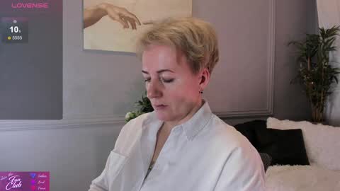 Snapshot of nika_smit chatting on 01.18.25 Nika online show from 01.18.25